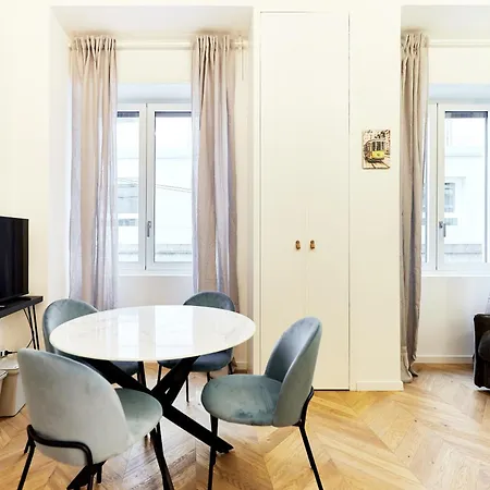 Duomo Imperial Suits - Modern And Comfortable * מילאנו