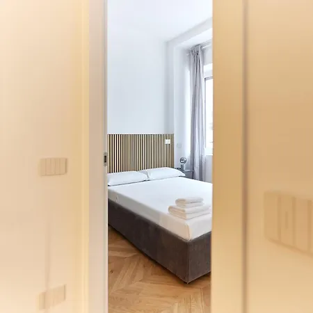 Duomo Imperial Suits - Modern And Comfortable * מילאנו